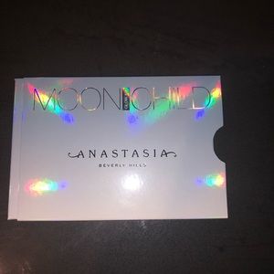 Brand new MoonChild Anastasia Beverly Hills